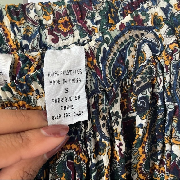 Vintage Express Paisley Pleated Skirt
Compagnie Internationale Express - Picture 5 of 6